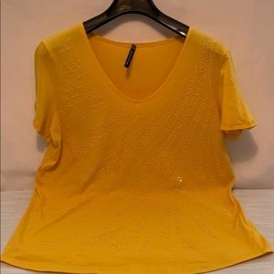 Bleeker & McDougal yellow embossed t-shirt.